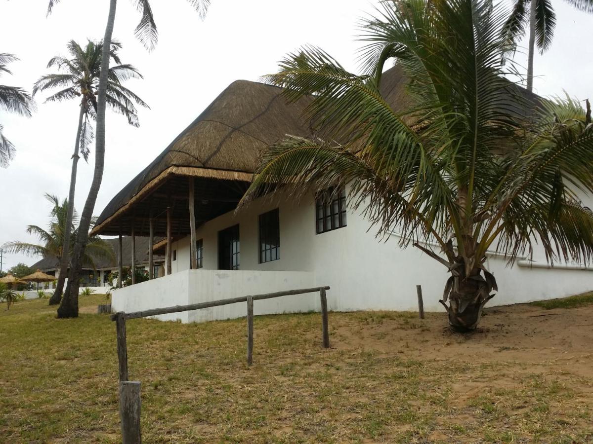 Blue Moon Beach Holiday Resort Inhambane Exteriör bild