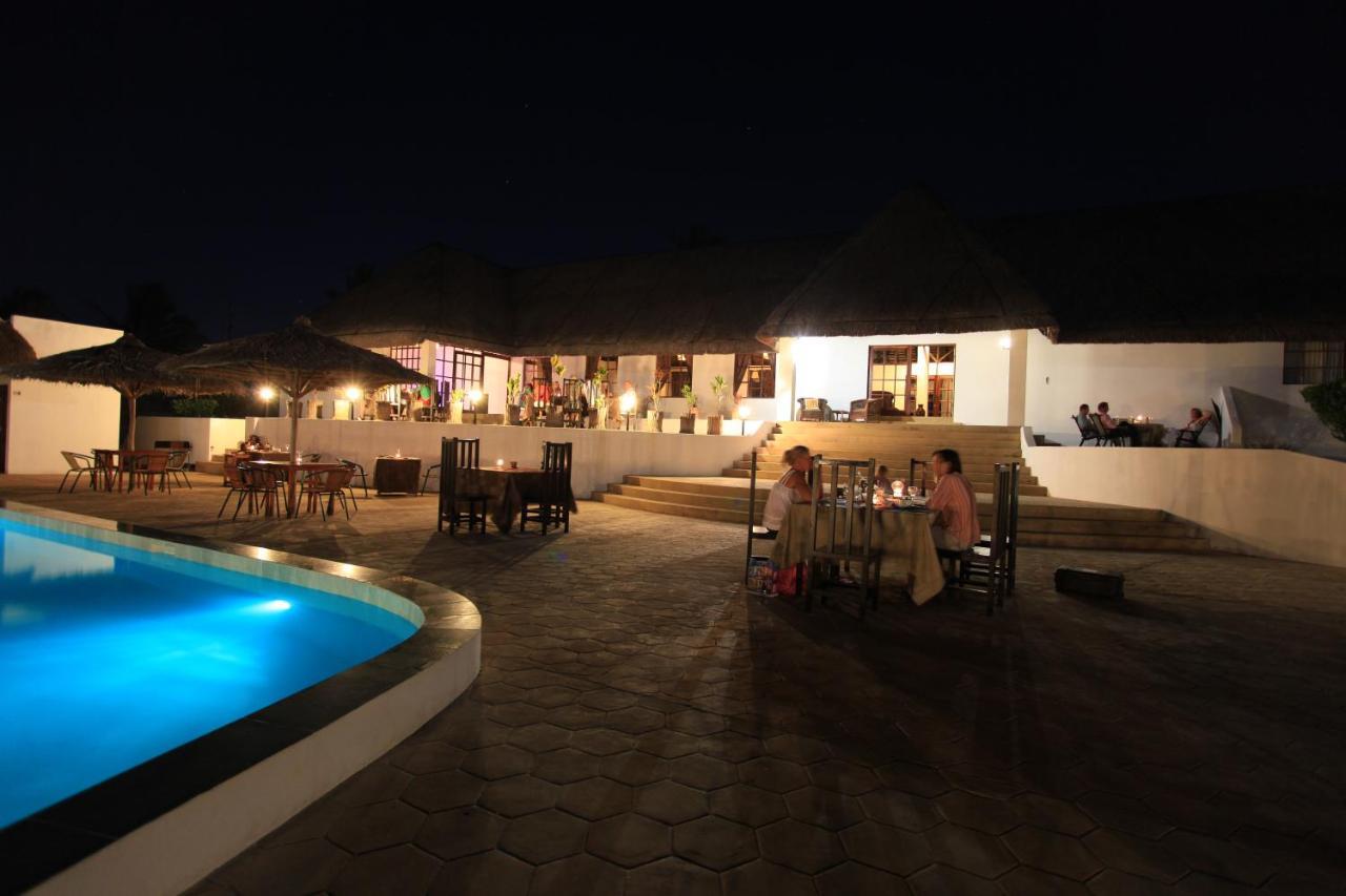 Blue Moon Beach Holiday Resort Inhambane Exteriör bild